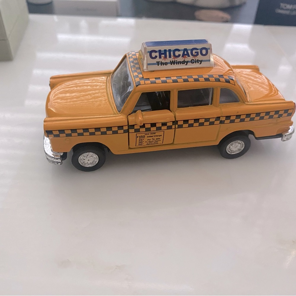 CHICAGO SOUVENIR TAXI